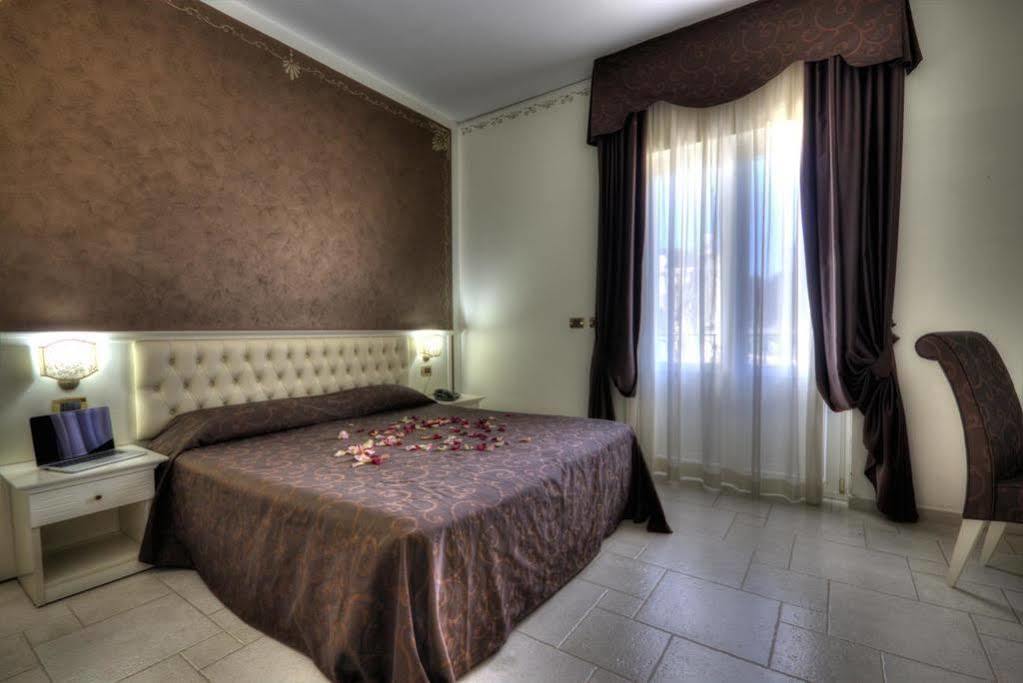 Hotel Madonna Delle Grazie Ceglie Messapica Eksteriør bilde