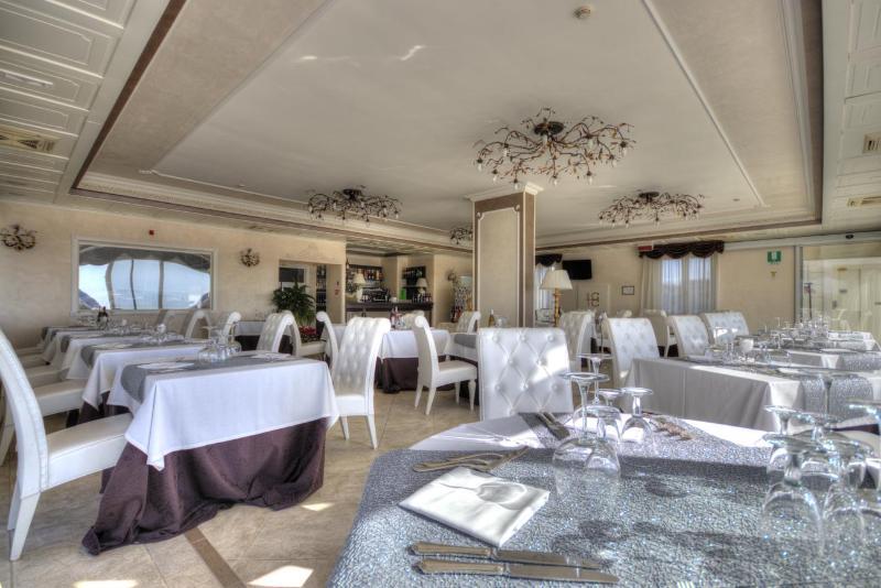 Hotel Madonna Delle Grazie Ceglie Messapica Eksteriør bilde